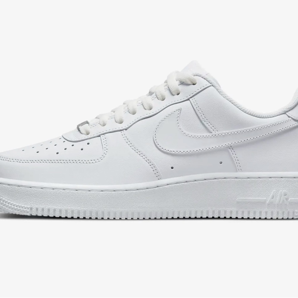 New In Box - White Nike Air Force 1 ‘07